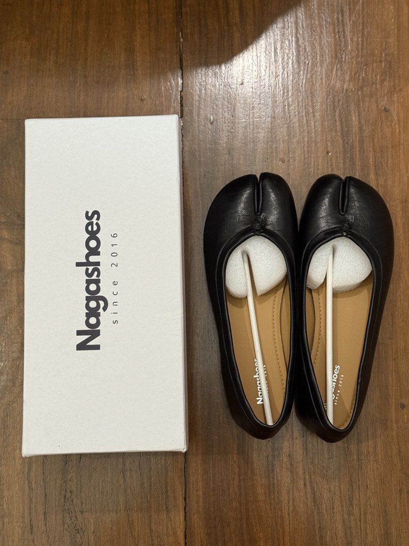 Tabi Ballet Flats (Category: Flats & Sandals) located in Pasig City. Submitted by mxvxt (Listing ID 1467414415, Image 2). Description: 〰 black, size 40 〰 comes with original box and two branded dust bags 〰 used once 〰 cushioned insoles for all-day wear — super comfy and goes with any outfit! 〰 similar to maison margiela tabis 〰 rfs: not my size :(.