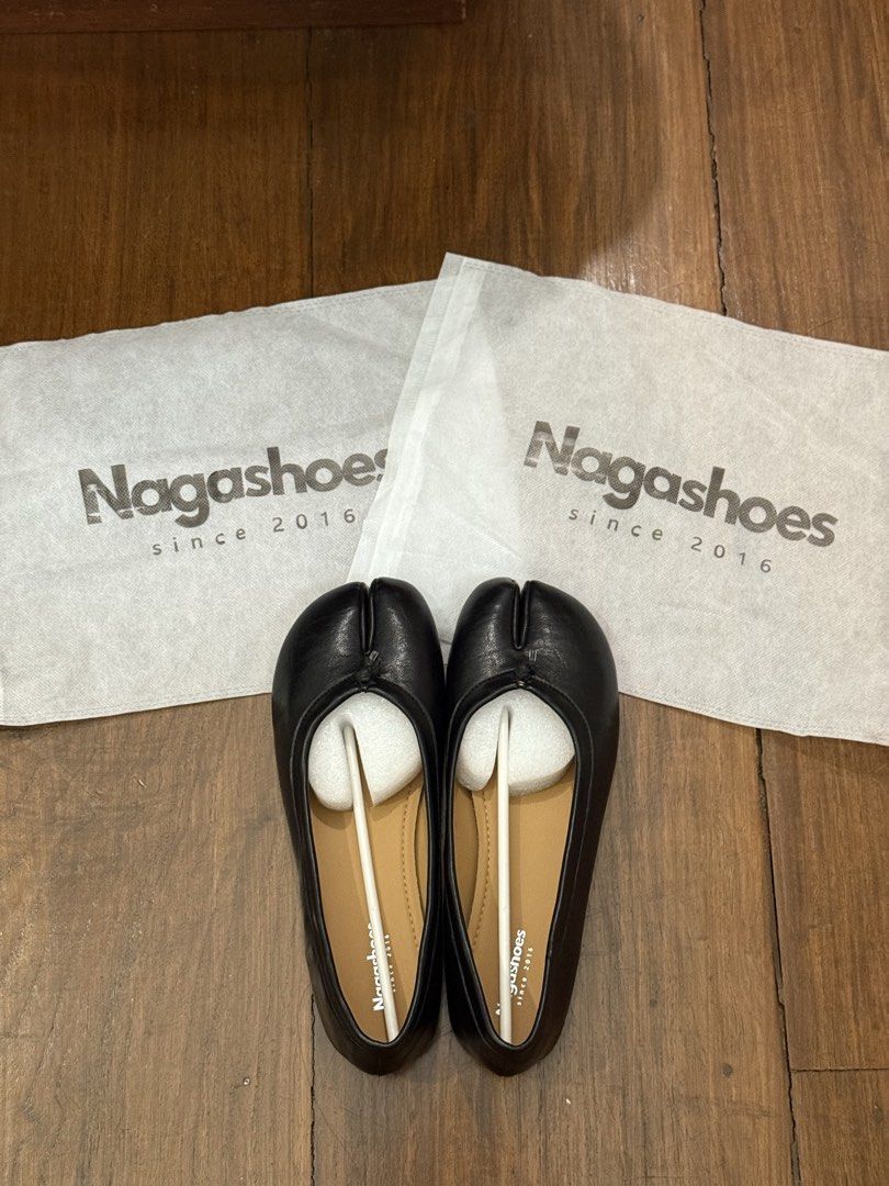 Tabi Ballet Flats (Category: Flats & Sandals) located in Pasig City. Submitted by mxvxt (Listing ID 1467414415, Image 3). Description: 〰 black, size 40 〰 comes with original box and two branded dust bags 〰 used once 〰 cushioned insoles for all-day wear — super comfy and goes with any outfit! 〰 similar to maison margiela tabis 〰 rfs: not my size :(.