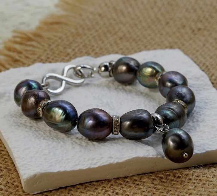 Tahitian baroque pearl bracelet (Category: Bracelets) located in Lipa City. Submitted by avenueusco_ph (Listing ID 1467410895, Image 1). Description: Tahitian baroque pearl bracelet ✨🫶🏻 Peacock blue with metallic overstone 💙✨ 11mm 🦪 Nice luster 8” long Baroque shape .