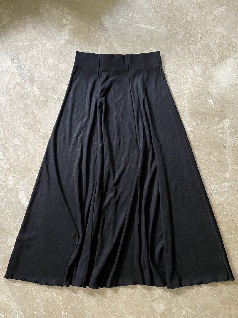 Take all midi skirts vintage y2k (Category: Skirts) located in Paranaque City. Submitted by momochiii24 (Listing ID 1467394805, Image 2). Description: take all midi skirts vintage y2k no issues all are good conditions no stains no holes W: 26-30 chat if interested mop:gcash mod:j&t or ggx .