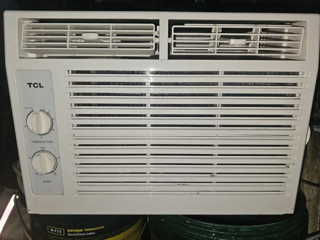 TCL window type aircon 0.5 (Category: Air Conditioning and Heating) located in Manila. Submitted by yheng03 (Listing ID 1467479592, Image 1). Description: TCL window type 0.5 no issue new cleaning rfs. nag update to 1hp no history of repair pasay location pick up or lalamove sa malayo.