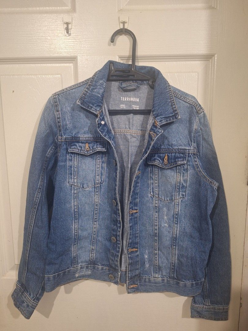 Terranova Blue Denim Jacket Size 12-13 (Category: Coats, Jackets and Outerwear) located in Pasig City. Submitted by ri.refugee (Listing ID 1467585880, Image 1). Description: - Brand: Terranova - Item: Classic blue denim jacket - Size: Age 12-13 / Height 152-158 cm - Details: Button-front closure, chest pockets, collar, contrast stitching - Condition: Almost new - Style: Casual everyday wear.