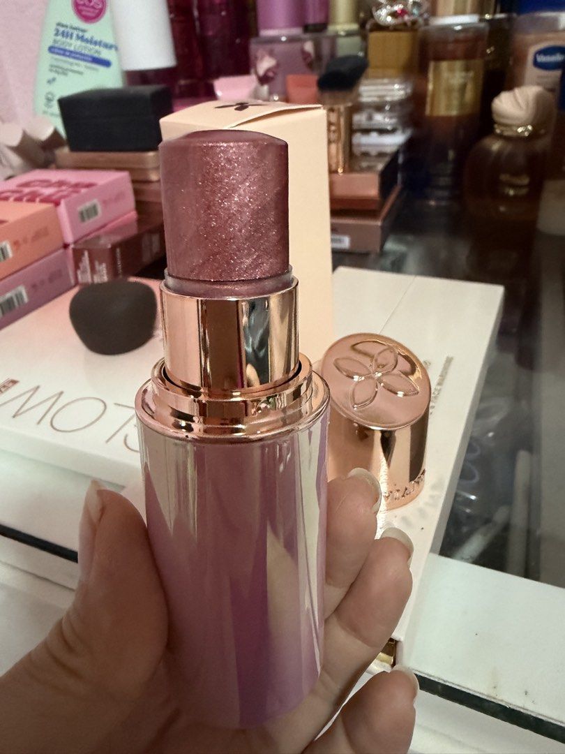 Teviant Glow Blush Toasted Vanilla (Category: Makeup) located in Paranaque City. Submitted by wakeupnmakeup.ph (Listing ID 1467469527, Image 3). Description: Used once only With box Srp 795.
