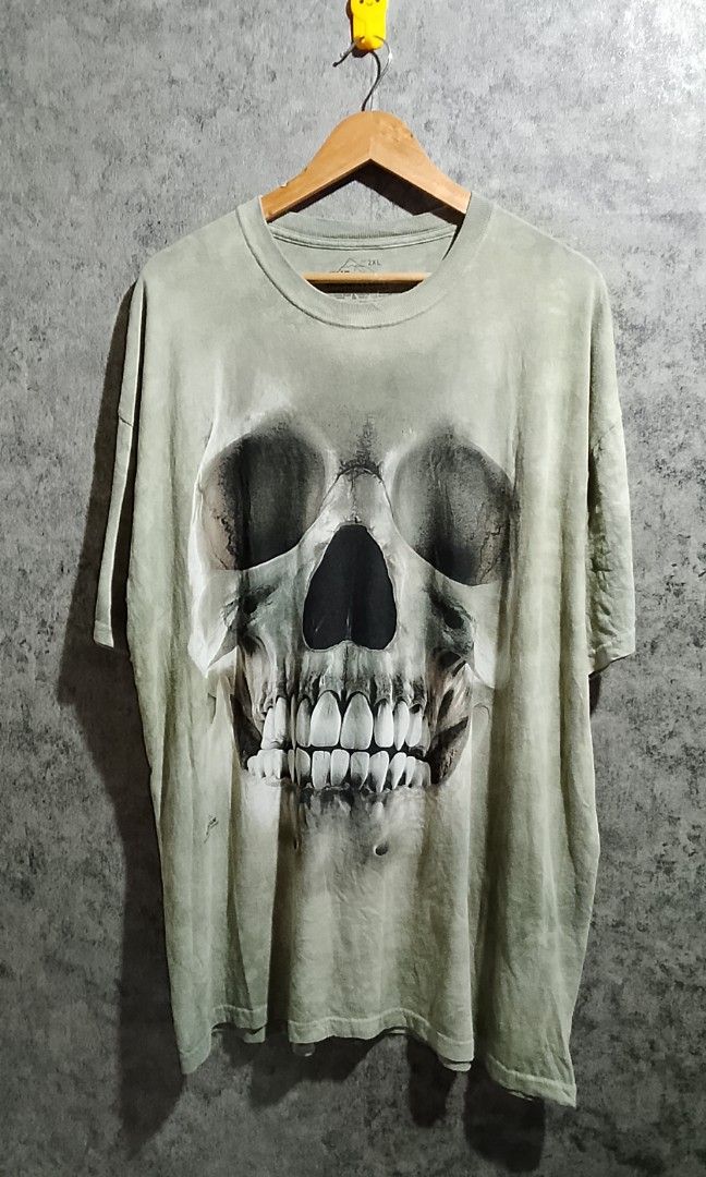 THE MOUNTAIN (Category: Tshirts & Polo Shirts ) located in Calabanga. Submitted by arvintroy11237 (Listing ID 1467479178, Image 1). Description: - THE MOUNTAIN - 2XL - EXCELLENT CONDITION - COLOR RATE 10/10 - NO ISSUE.