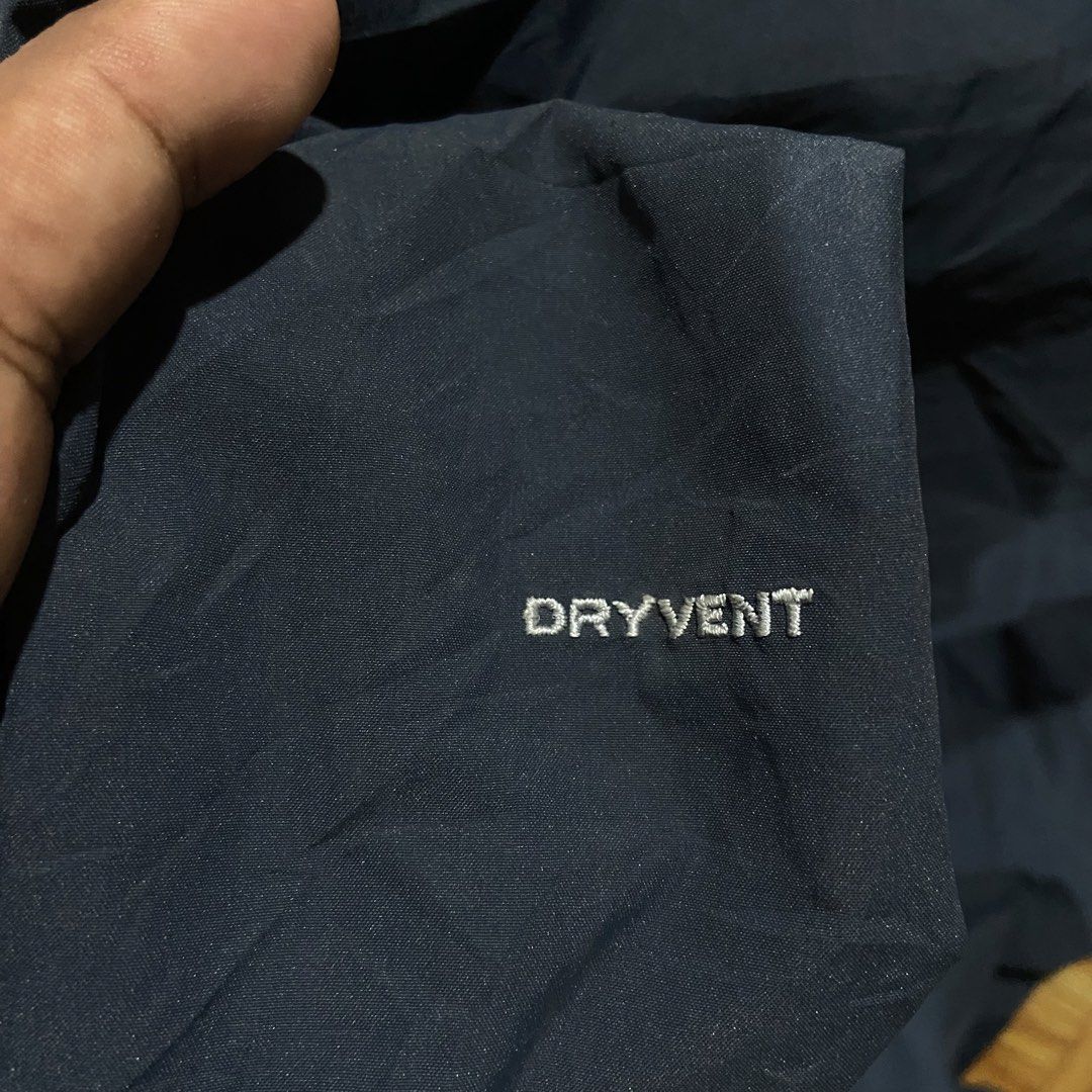 The North Face DryVent Windbreaker Jacket (Packable Hood) (Category: Activewear) located in Dasmarinas. Submitted by thrift2gems (Listing ID 1467602876, Image 3). Description: The North Face DryVent Windbreaker Jacket (Packable Hood)✨ -WIDTH: 22.5 -LENGTH: 27.5 -COLOR RATE: 9.2/10 -CONDITION: 9.2/10 -ISSUE: CHECK PICS.