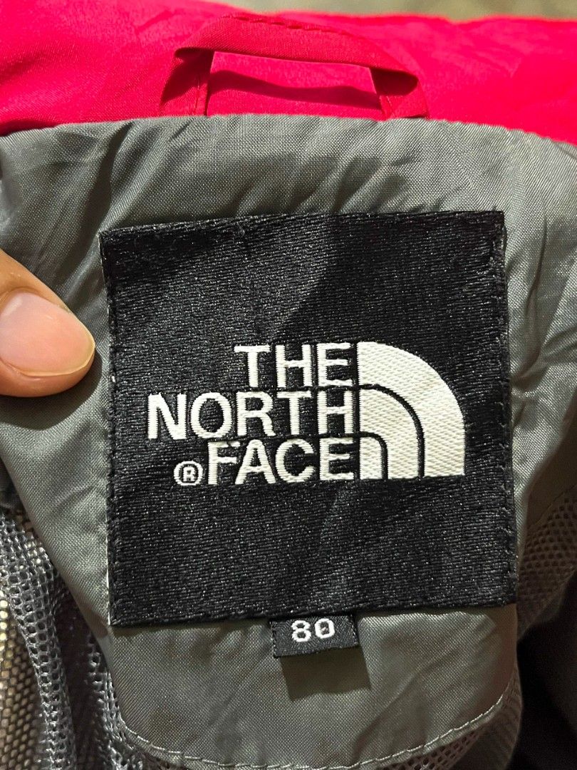 THE NORTH FACE GORE-TEX MOUNTAIN JACKET (Category: Coats, Jackets and Outerwear) located in Davao. Submitted by nmd.archives (Listing ID 1467536351, Image 3). Description: Size 80 on tag 21 x 27 (fits medium) Color rate and condition: 10/10 No issue Waterproof, double zip Detachable hood.