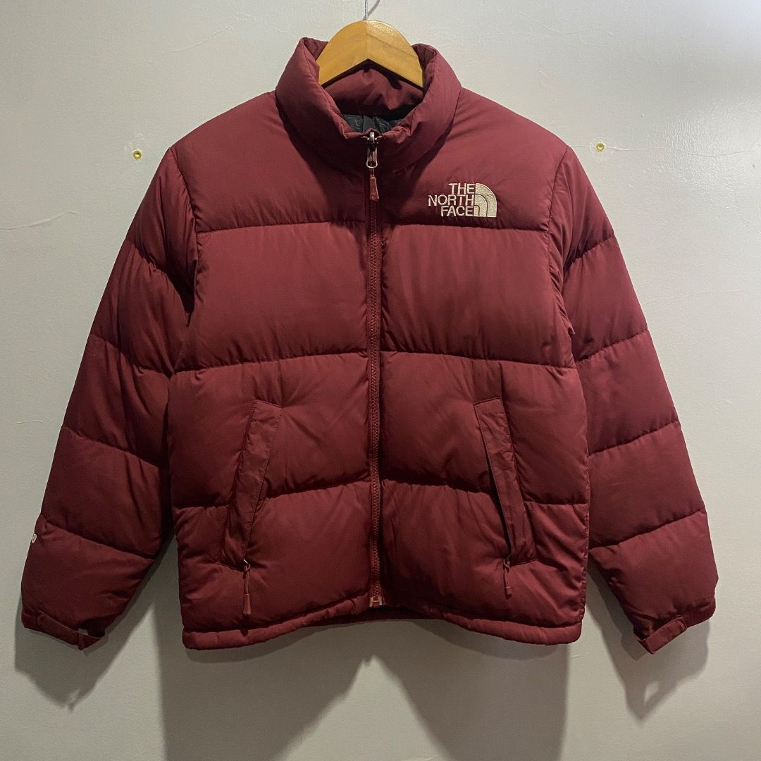 The North Face Nuptse 600 Puffer Jacket XS/S (Category: Coats, Jackets and Outerwear) located in Antipolo. Submitted by bentakahitanoano (Listing ID 1467576152, Image 2). Description: Still in good condition Size XS can fit S Minor black stain but not really noticeable Pit to pit 20 Length 23.5.