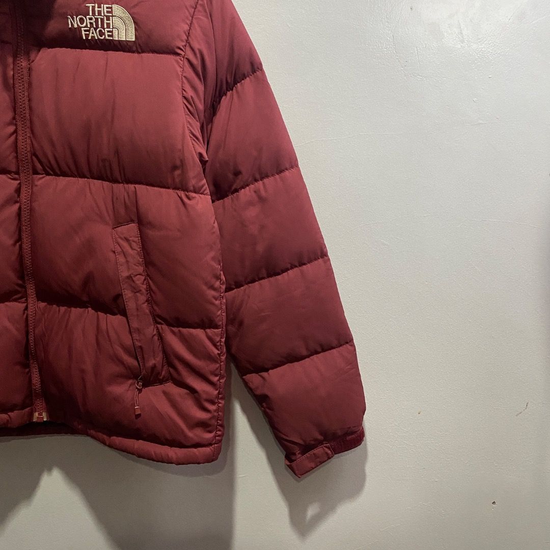 The North Face Nuptse 600 Puffer Jacket XS/S (Category: Coats, Jackets and Outerwear) located in Antipolo. Submitted by bentakahitanoano (Listing ID 1467576152, Image 3). Description: Still in good condition Size XS can fit S Minor black stain but not really noticeable Pit to pit 20 Length 23.5.