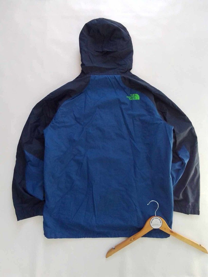 THE NORTH FACE RAIN JACKET (Category: Coats, Jackets and Outerwear) located in Tabaco. Submitted by zerothreethrift (Listing ID 1467530477, Image 2). Description: THE NORTH FACE RAIN JACKET SIZE XL WATER RESISTANT EXCELLENT PM IF INTERESTED ALBAY LOCATION.