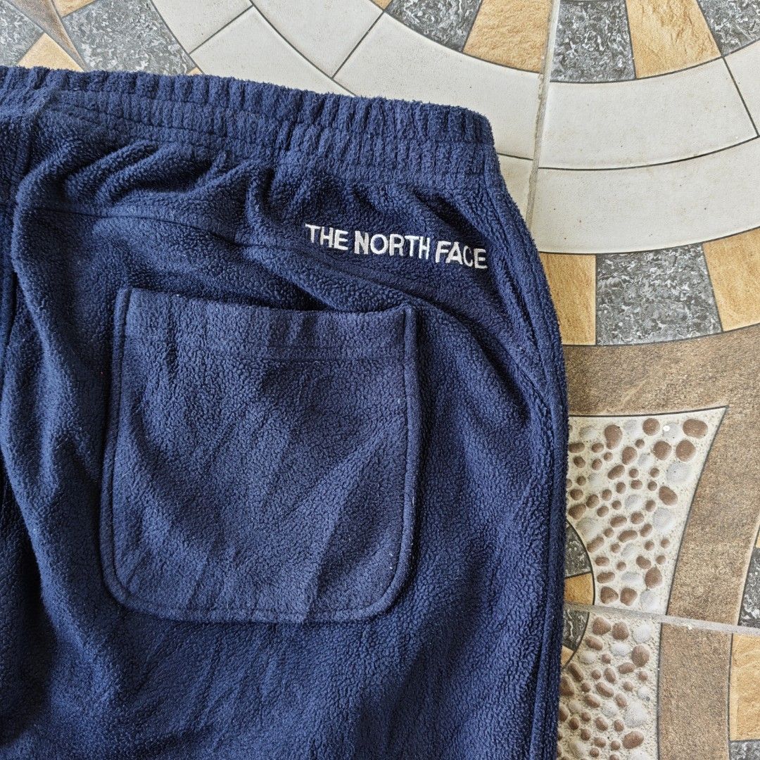 The North Face Versa Mid Pants (Category: Joggers) located in Roxas. Submitted by rhenzgcil (Listing ID 1467374670, Image 3). Description: Large on Tag Waist: 32-34 Length: 39 Hem: 9 Excellent Condition.