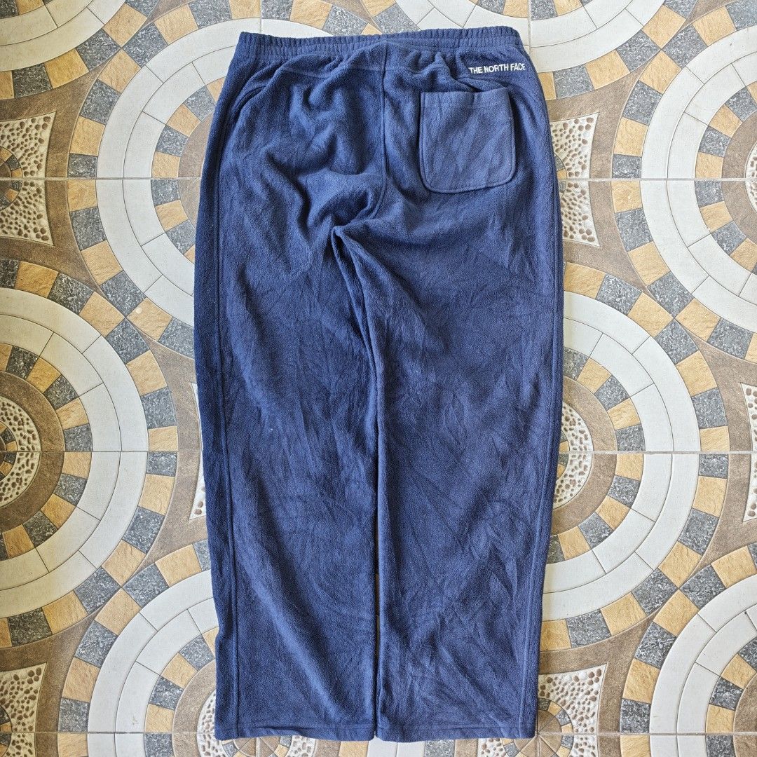 The North Face Versa Mid Pants (Category: Joggers) located in Roxas. Submitted by rhenzgcil (Listing ID 1467374670, Image 2). Description: Large on Tag Waist: 32-34 Length: 39 Hem: 9 Excellent Condition.