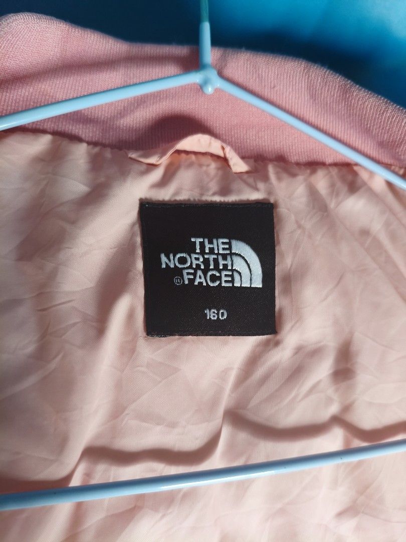 The North Face Womans Lightweight Quilted Jacket (Category: Coats, Jackets and Outerwear) located in Antipolo. Submitted by 000kys (Listing ID 1467338315, Image 3). Description: The North Face Womans Lightweight Quilted Jacket Small on tag (slim fit) 📍 Makati City.