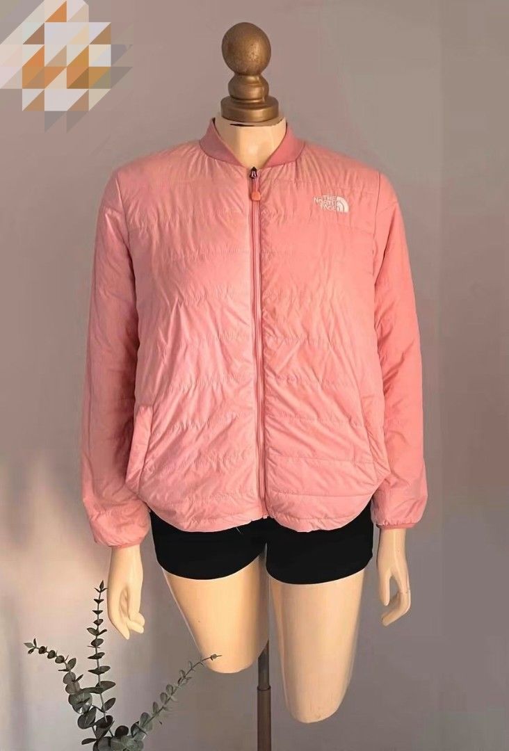 The North Face Womans Lightweight Quilted Jacket (Category: Coats, Jackets and Outerwear) located in Antipolo. Submitted by 000kys (Listing ID 1467338315, Image 1). Description: The North Face Womans Lightweight Quilted Jacket Small on tag (slim fit) 📍 Makati City.