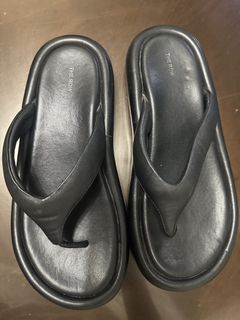(Category: ) located in . Submitted by wear.next (Listing ID 1467526227, Image 1). Description: .