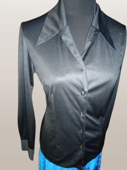 THEME BLACK LONG SLEEVES BUTTON TOP (Category: Longsleeves) located in Marikina City. Submitted by minimalistmanila (Listing ID 1467372873, Image 2). Description: Original Theme black long sleeves. Soft fabric. Fits medium. Never used. Order now! .