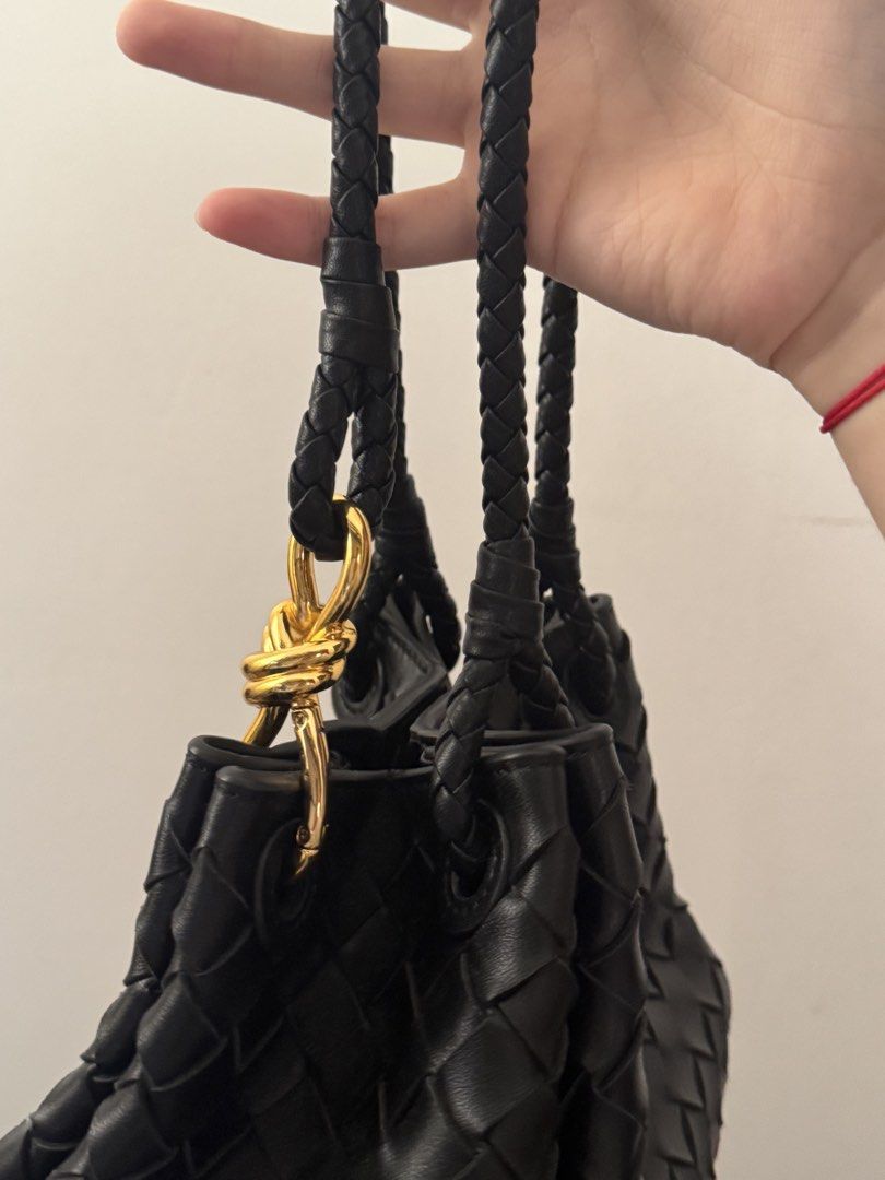 Things Remembered woven bag (Category: Luxury Bags & Wallets) located in Manila. Submitted by bookishtati (Listing ID 1467378792, Image 3). Description: .