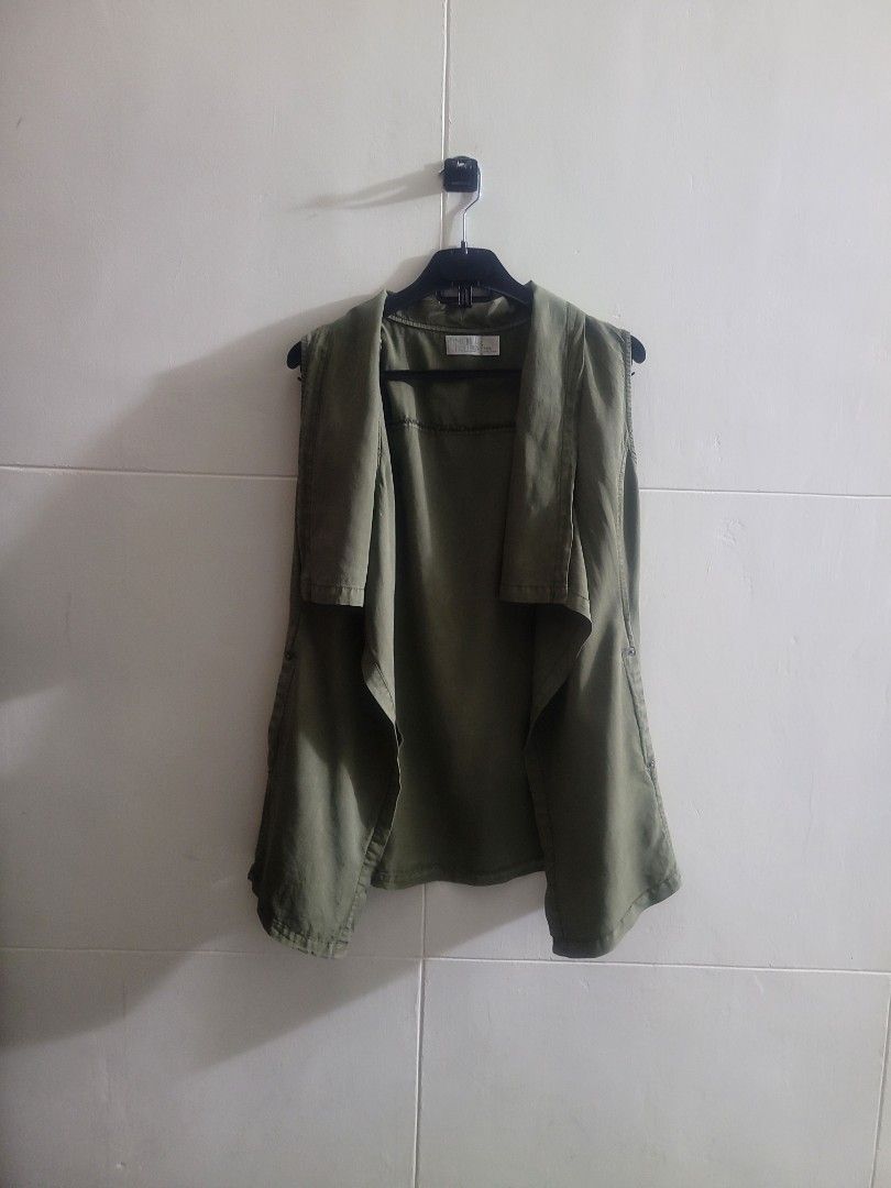 Time &Tru Vest Top (Category: Blouses) located in Los Banos. Submitted by lopecruz (Listing ID 1467482790, Image 1). Description: armpit : 19" length : 27" like new, no flaws S-M.