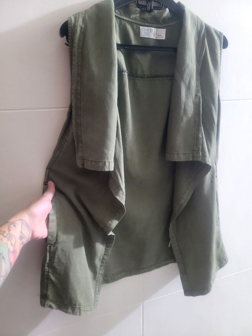 Time &Tru Vest Top (Category: Blouses) located in Los Banos. Submitted by lopecruz (Listing ID 1467482790, Image 2). Description: armpit : 19" length : 27" like new, no flaws S-M.