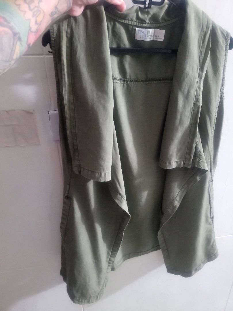Time &Tru Vest Top (Category: Blouses) located in Los Banos. Submitted by lopecruz (Listing ID 1467482790, Image 3). Description: armpit : 19" length : 27" like new, no flaws S-M.