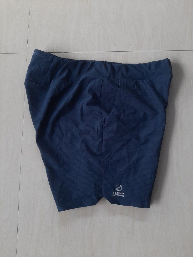 TNF FLIGHT SERIES SEAMLESS RUNNING SHORTS (Category: Shorts) located in Himamaylan. Submitted by thriftsouth6108 (Listing ID 1467541663, Image 2). Description: The North Face Flight Series athletic seamless running shorts Size: 32-36 Length: 15 As new No issue. Colorate: 10/10 Can do shipping nationwide J&T:courier .