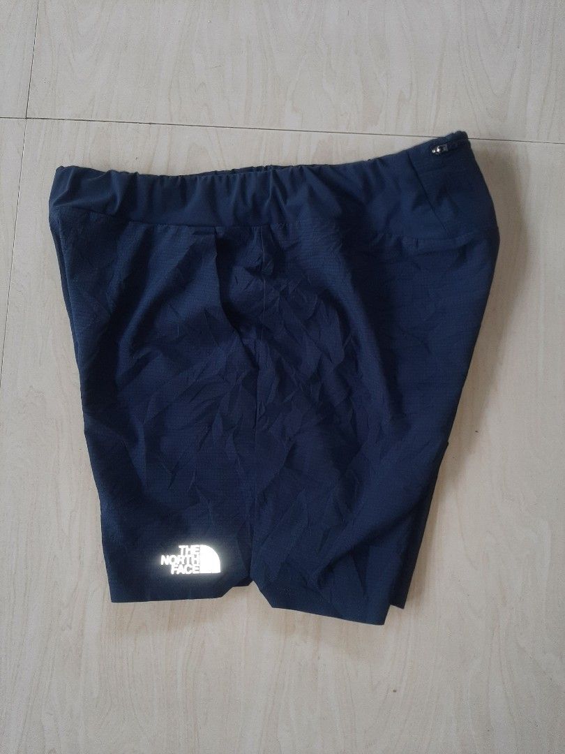 TNF FLIGHT SERIES SEAMLESS RUNNING SHORTS (Category: Shorts) located in Himamaylan. Submitted by thriftsouth6108 (Listing ID 1467541663, Image 3). Description: The North Face Flight Series athletic seamless running shorts Size: 32-36 Length: 15 As new No issue. Colorate: 10/10 Can do shipping nationwide J&T:courier .