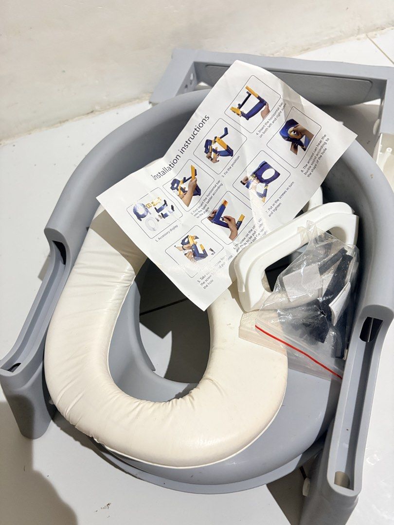 Toddler potty training seat with step stool ladder (Category: Toilet Training) located in General Mariano Alvarez. Submitted by prettyheadtotoe (Listing ID 1467495086, Image 2). Description: - Color: Gray and white - Features a built-in ladder step and comfortable padded white seat cushion - Includes easy-grip handles for extra toddler safety - Complete with instruction sheet and hardware bag with screws - Unassembled parts (easy to set up) - Ide
