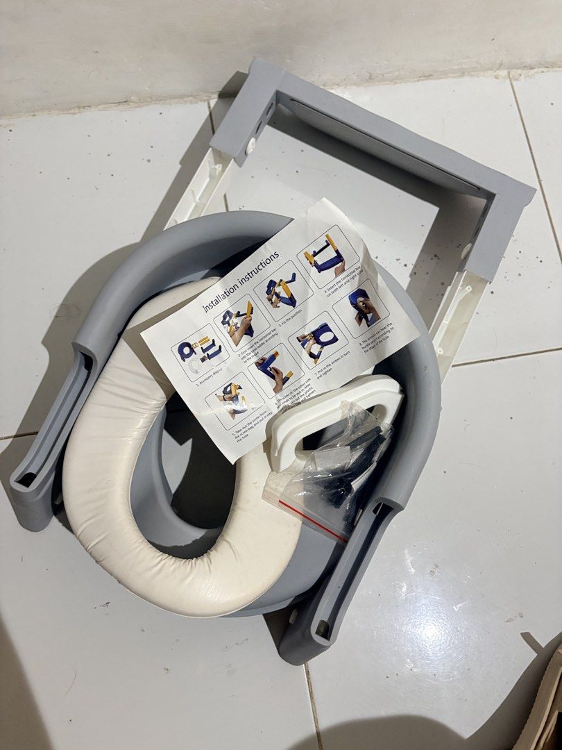 Toddler potty training seat with step stool ladder (Category: Toilet Training) located in General Mariano Alvarez. Submitted by prettyheadtotoe (Listing ID 1467495086, Image 1). Description: - Color: Gray and white - Features a built-in ladder step and comfortable padded white seat cushion - Includes easy-grip handles for extra toddler safety - Complete with instruction sheet and hardware bag with screws - Unassembled parts (easy to set up) - Ide