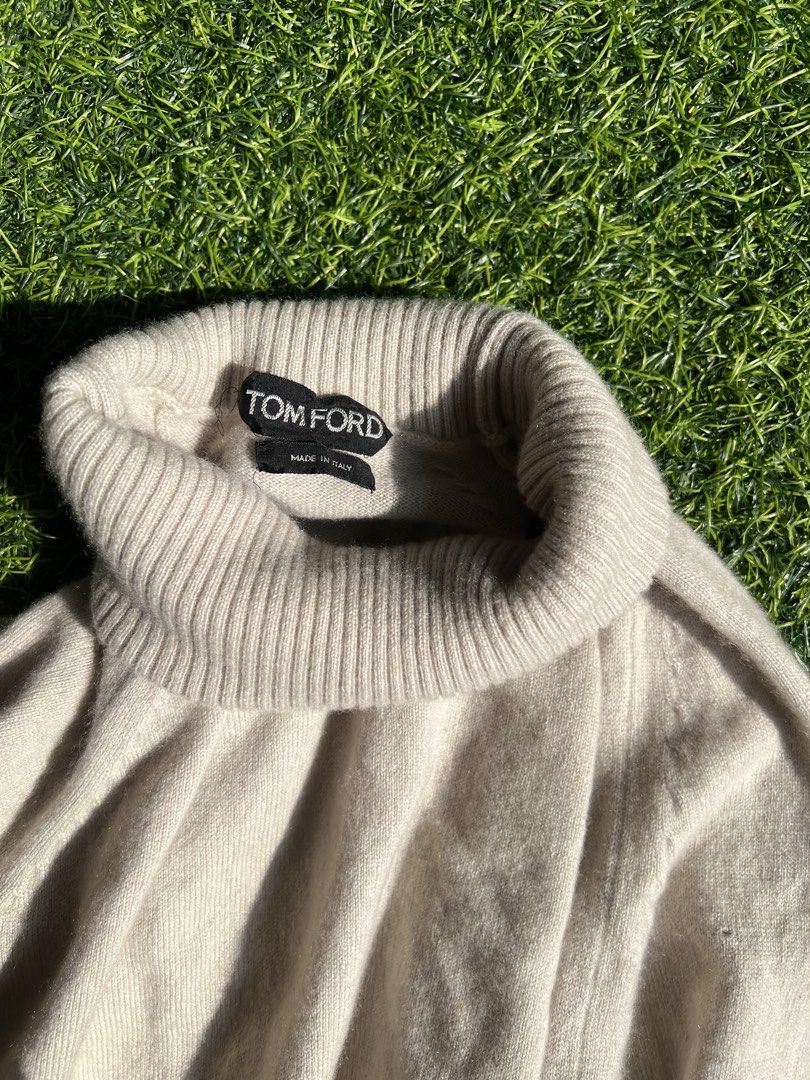 TOM FORD KNIT SWEATER (Category: Luxury Apparel) located in Davao. Submitted by jedee31 (Listing ID 1467368425, Image 1). Description: LUXURY VINTAGE KNITWEAR 🤍✨ ✧ Tom Ford ✧ Made in Italy 🇮🇹 ✧ Size 52/105 ✧ Classy neutral beige color ✧ Soft knit fabric with ribbed details ✧ Timeless luxury aesthetic ♡ 📌 Bid at your own price! 🏆 I’ll go with the highest offer. 💸.