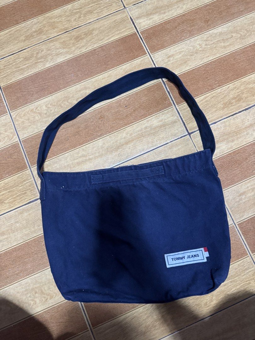 Tommy hilfiger (Category: Tote Bags) located in Manila. Submitted by meegy (Listing ID 1467462424, Image 1). Description: .