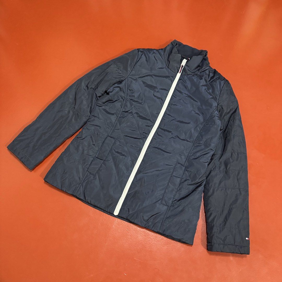 TOMMY HILFIGER SEMI PUFFER JACKET (Category: Coats, Jackets and Outerwear) located in Pasig City. Submitted by buzzthrifty (Listing ID 1467546778, Image 1). Description: SIZE M-L 20x26 EXCELLENT CONDITION.