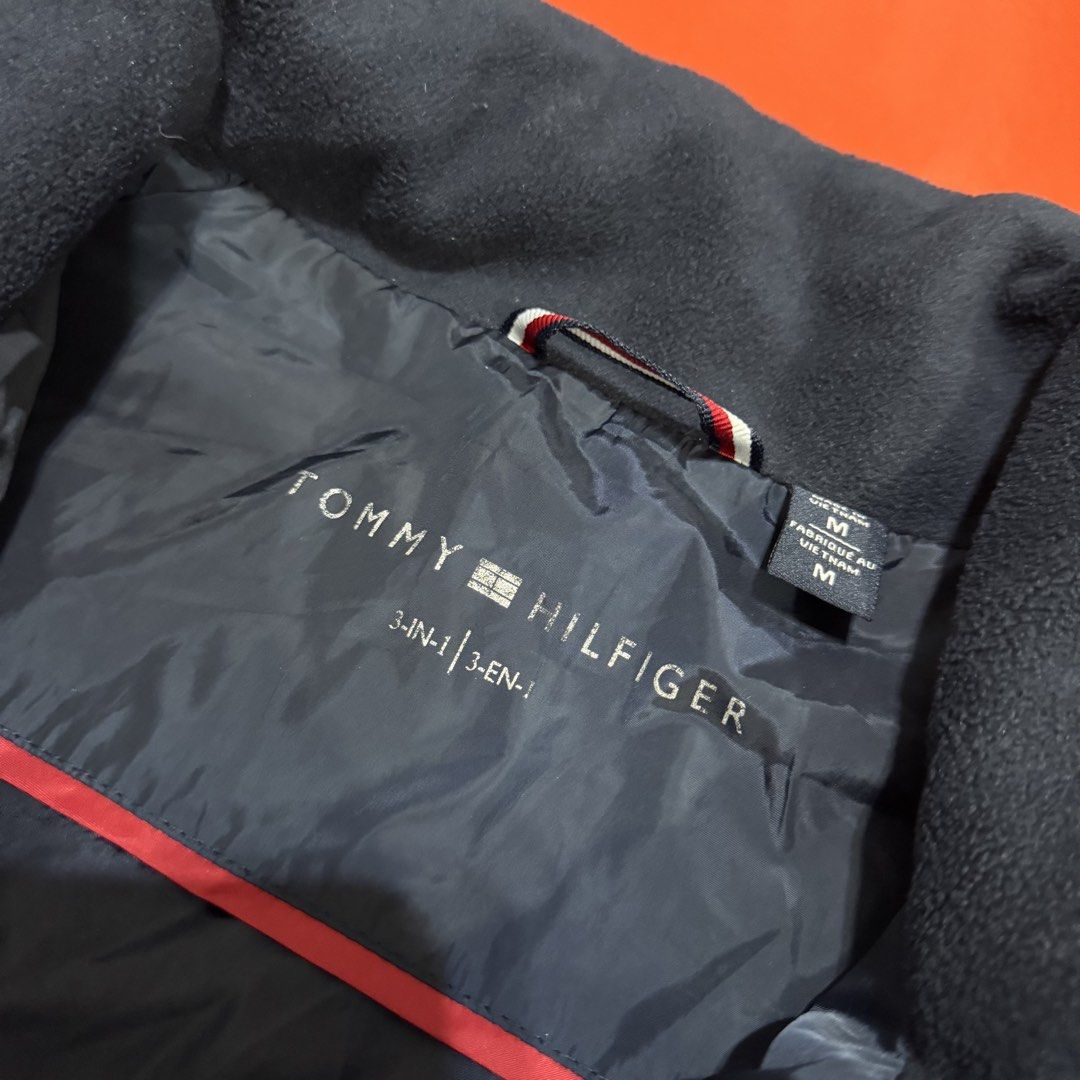 TOMMY HILFIGER SEMI PUFFER JACKET (Category: Coats, Jackets and Outerwear) located in Pasig City. Submitted by buzzthrifty (Listing ID 1467546778, Image 3). Description: SIZE M-L 20x26 EXCELLENT CONDITION.