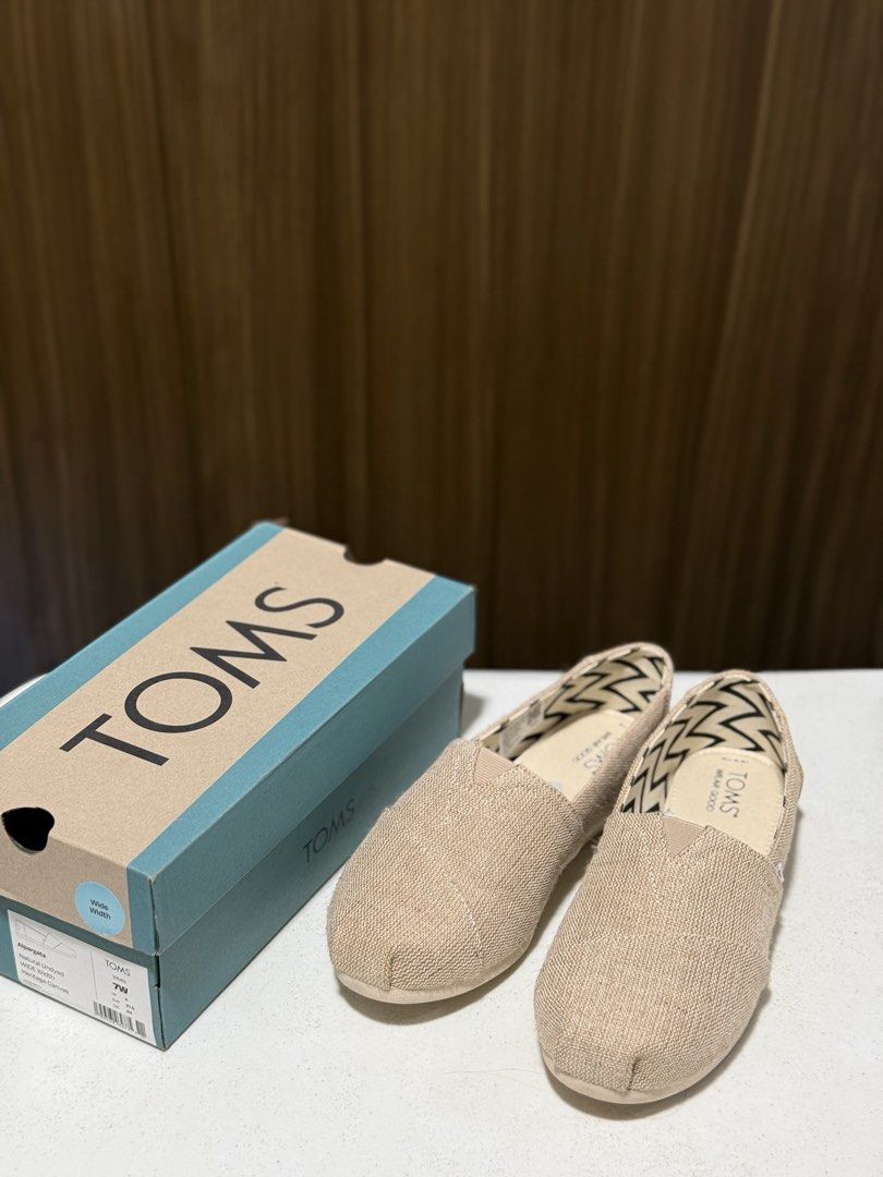 Toms Espadrille/Alpargata (Category: Sneakers) located in Mandaluyong City. Submitted by m7chelle (Listing ID 1467569758, Image 1). Description: Selling a pair of authentic TOMS Classic Alpargata slip-ons. Perfect for casual wear, walking, and everyday comfort! Brand: TOMS Style: Alpargata / Espadrille Slip-On Size: Women’s US 7 / EU 37.5 / UK 5 (24 cm) Material: [Canvas / Heritage Jute Blend] Condition: New Original Price: 3,999 Selling Price: 2