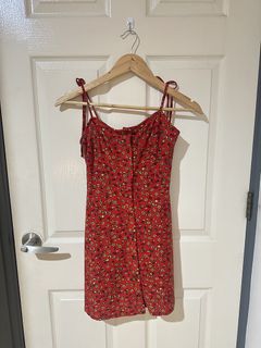 (Category: ) located in . Submitted by ktyyycloset (Listing ID 1467444601, Image 1). Description: .