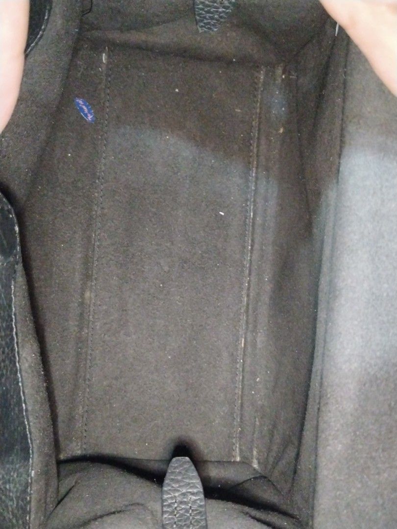 Tory Burch Black Leather Handbag (Category: Luxury Bags & Wallets) located in Caloocan City. Submitted by jezel07 (Listing ID 1467548203, Image 3). Description: - Brand: Tory Burch - Material: Premium black pebbled leather - Hardware: Elegant gold-tone hardware - Straps: Dual top handles and a chic braided shoulder strap - Closure: Secure top-zip closure - Interior: Clean dark lining with one zippered pocket - Structure: Maintains its shape nicel