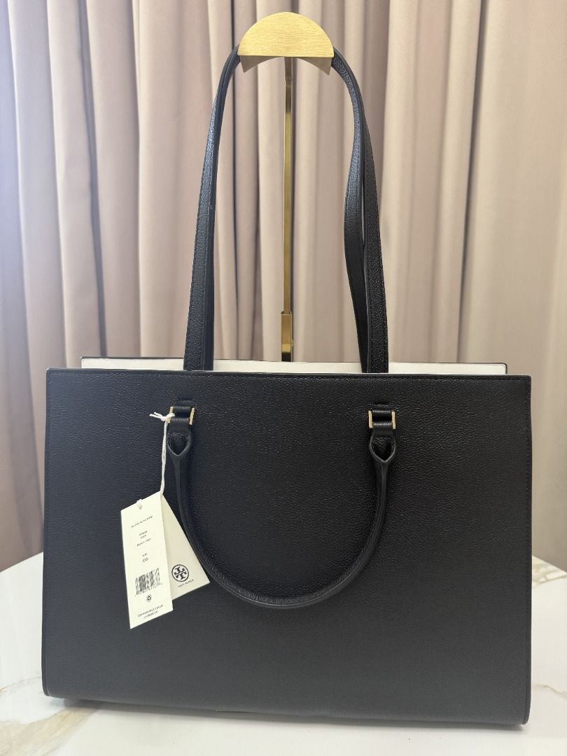 TORY BURCH Blake Work Tote (Category: Tote Bags) located in Marikina City. Submitted by tashdeclutters. (Listing ID 1467368330, Image 2). Description: ✨ TORY BURCH Blake Work Tote - P32,990 ✨ Condition: 1 - New 🛍️ Purchased in: USA ✨ @tashdeclutters ✨ Created to share the things that no longer spark joy with Tash — and hopefully, let them spark joy for someone else. 🤍 📌 SHOP POLICIES • Prices posted are FINAL. • NO LOWBALLERS. If you’re not wi