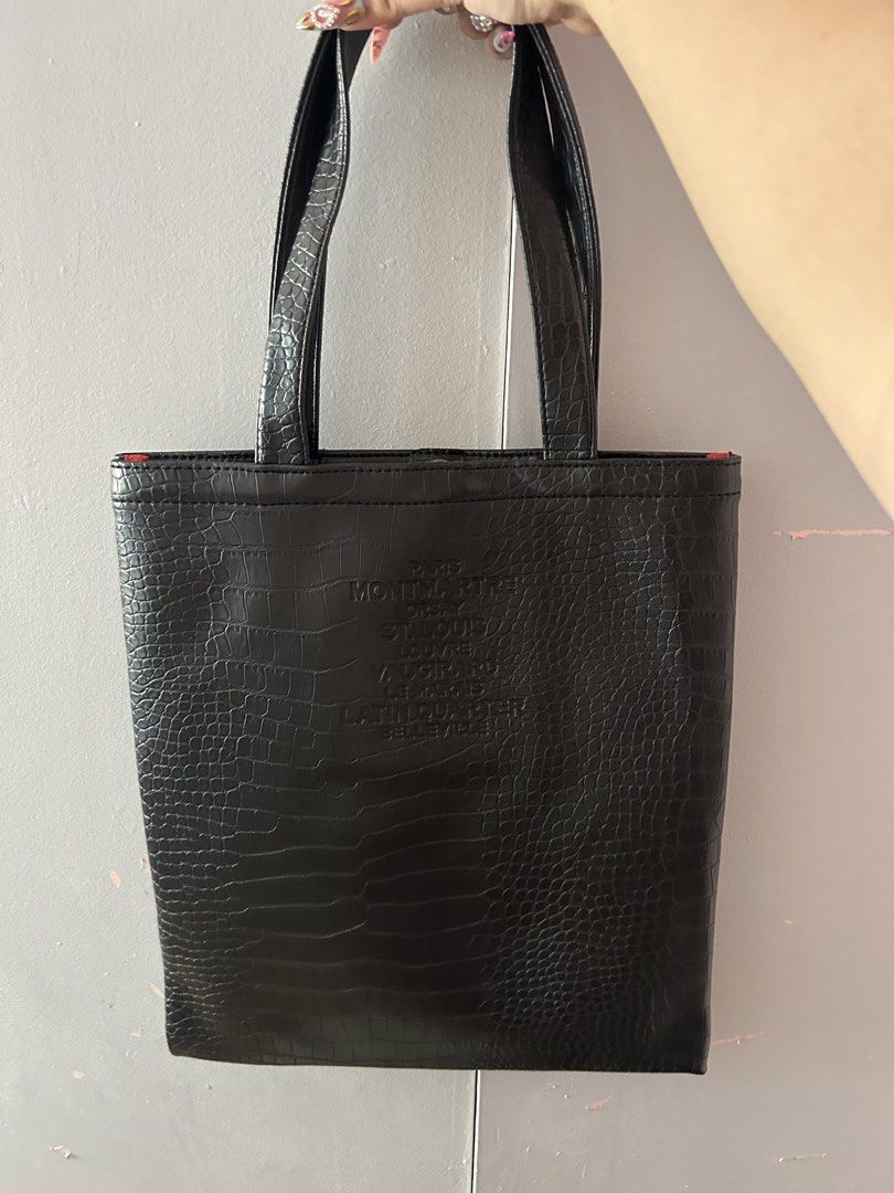 tote/laptop bag (Category: Tote Bags) located in Pasig City. Submitted by haechanchichan (Listing ID 1467414494, Image 1). Description: *CONDITION IS AS IS ON THE ACTUAL PHOTOS POSTED • payment first • for reservation - ₱100 📍pasig.