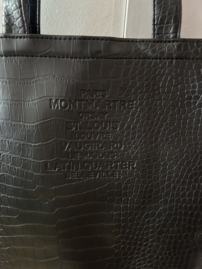 tote/laptop bag (Category: Tote Bags) located in Pasig City. Submitted by haechanchichan (Listing ID 1467414494, Image 2). Description: *CONDITION IS AS IS ON THE ACTUAL PHOTOS POSTED • payment first • for reservation - ₱100 📍pasig.