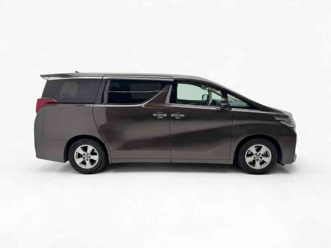 Toyota Alphard 2.5 X 8-Seater (A) (Category: Used Cars) located in Singapore. Submitted by vincar_pre-owned (Listing ID 1467490471, Image 2). Description: The Alphard sc offers the perfect balance between luxury, comfort and practicality, making it an ideal choice for families, business owners. Reliable and easy maintenance! Contact us today today to arrange a viewing for this unit at the V1NCAR pre-owned showroom now! Features: Powerful and reli