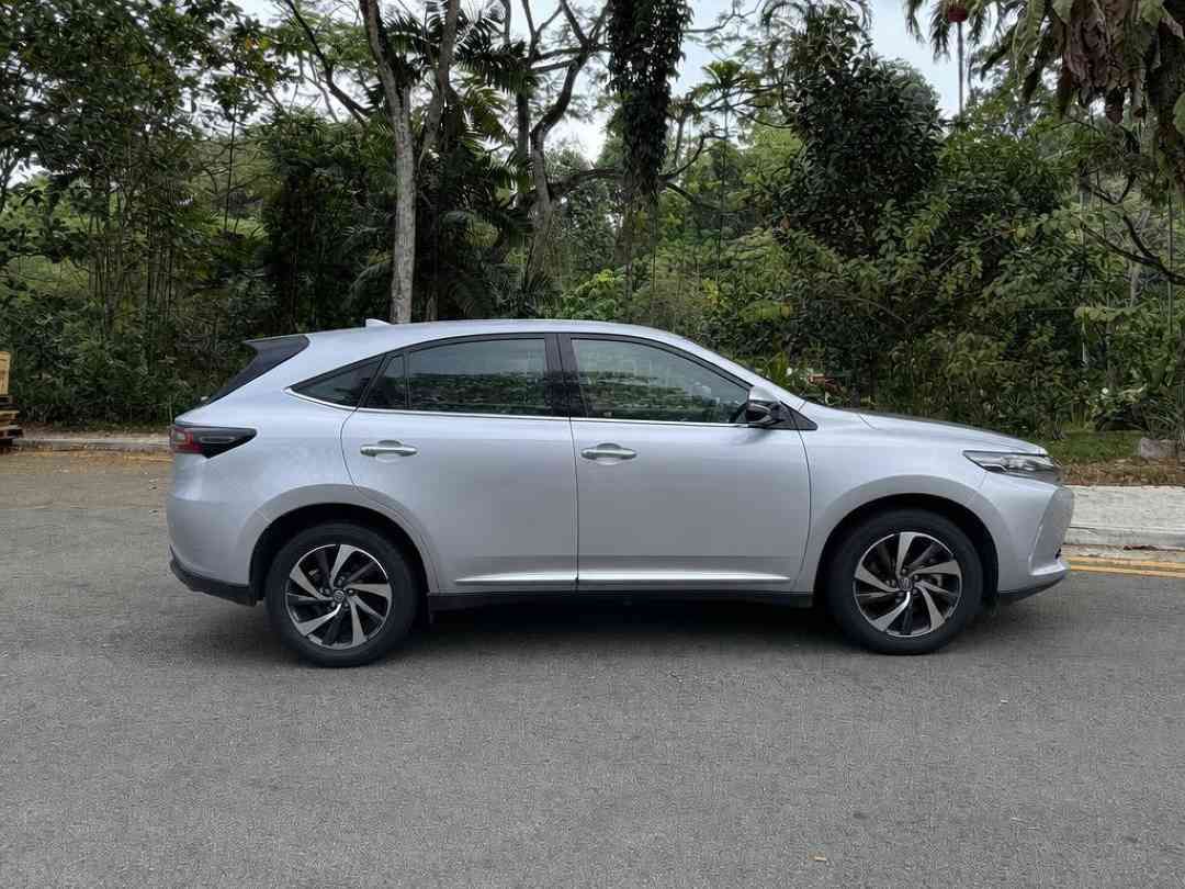 Toyota Harrier 2.0 Premium Turbo Panoramic (A) (Category: Used Cars) located in Singapore. Submitted by carousell_certified_partners (Listing ID 1467533177, Image 2). Description: Full agent maintained with 1 careful owner, New Paintwork Done, no need repair ready to drive on road. Trade in welcome. Lowest & Flexible interest rate, call or drop a text to friendly sales representative Features: Powered by a 2.0L 4 cylinder inline 16 valve dual VVT