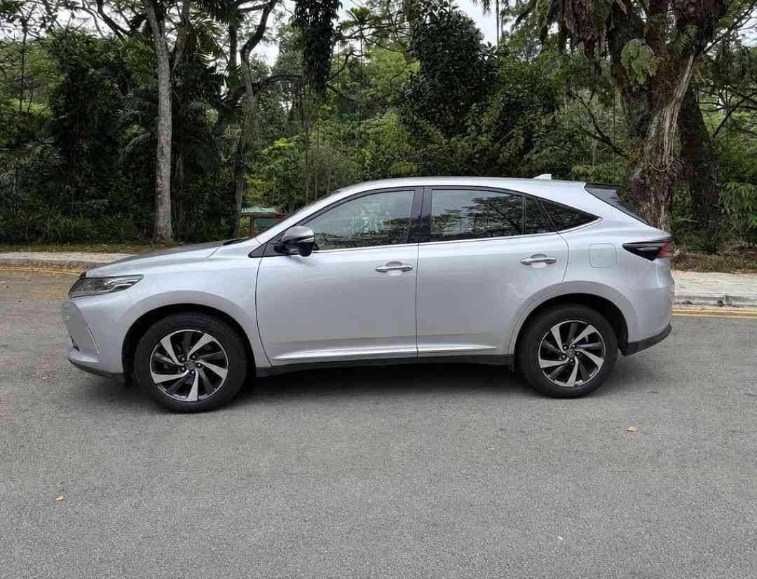 Toyota Harrier 2.0 Premium Turbo (A) (Category: Used Cars) located in Singapore. Submitted by carousell_certified_partners (Listing ID 1467533930, Image 2). Description: 1 owner. Lowest price in market! Priced to clear. Genuine unit available for immediate viewing and driveaway. Originally from Borneo motors. In fully stock condition. Enjoy a luxury SUV with the assuring reliability of Toyota. Unit still in excellent condition. Contact us to arra