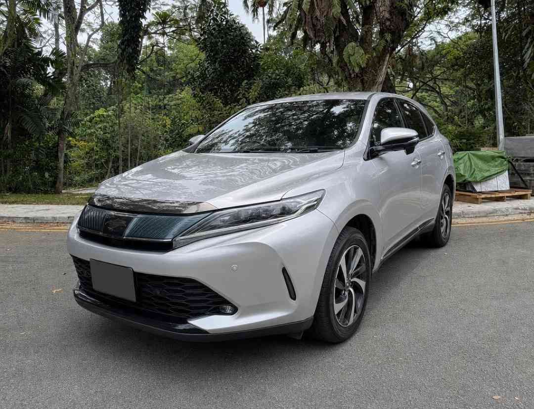 Toyota Harrier 2.0 Premium Turbo (A) (Category: Used Cars) located in Singapore. Submitted by carousell_certified_partners (Listing ID 1467533930, Image 1). Description: 1 owner. Lowest price in market! Priced to clear. Genuine unit available for immediate viewing and driveaway. Originally from Borneo motors. In fully stock condition. Enjoy a luxury SUV with the assuring reliability of Toyota. Unit still in excellent condition. Contact us to arra