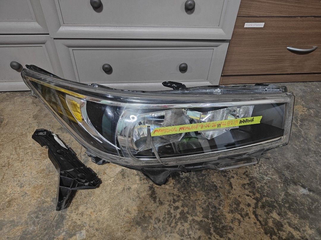 Toyota Innova 2021 Headlight Passenger side (Category: Body Parts and Accessories) located in Manila. Submitted by markie.ingalla1 (Listing ID 1467473896, Image 1). Description: Selling Genuine right headlight assembly for Toyota Innova 2021. Passenger side Original All working - with stock bulbs Clear lens may maliit na crack lang sa black frame. see picture RFS: Pinalitan sa casa ng bago. Meetup sa Sampaloc (Earnshaw St., Manila. PM if interest