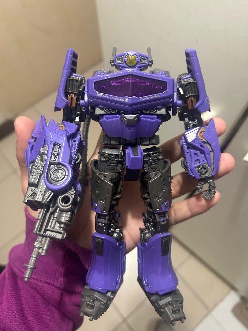 Transformers Studio series bumblebee movie shockwave (Category: Action & Battle Toys) located in Manila. Submitted by thecooldud18778 (Listing ID 1467325674, Image 1). Description: Has shaved parts in the back of the head but besides that no other issue Rfs: focusing on bayverse/animated Lalamove delivery GCash payment Dasma loc.