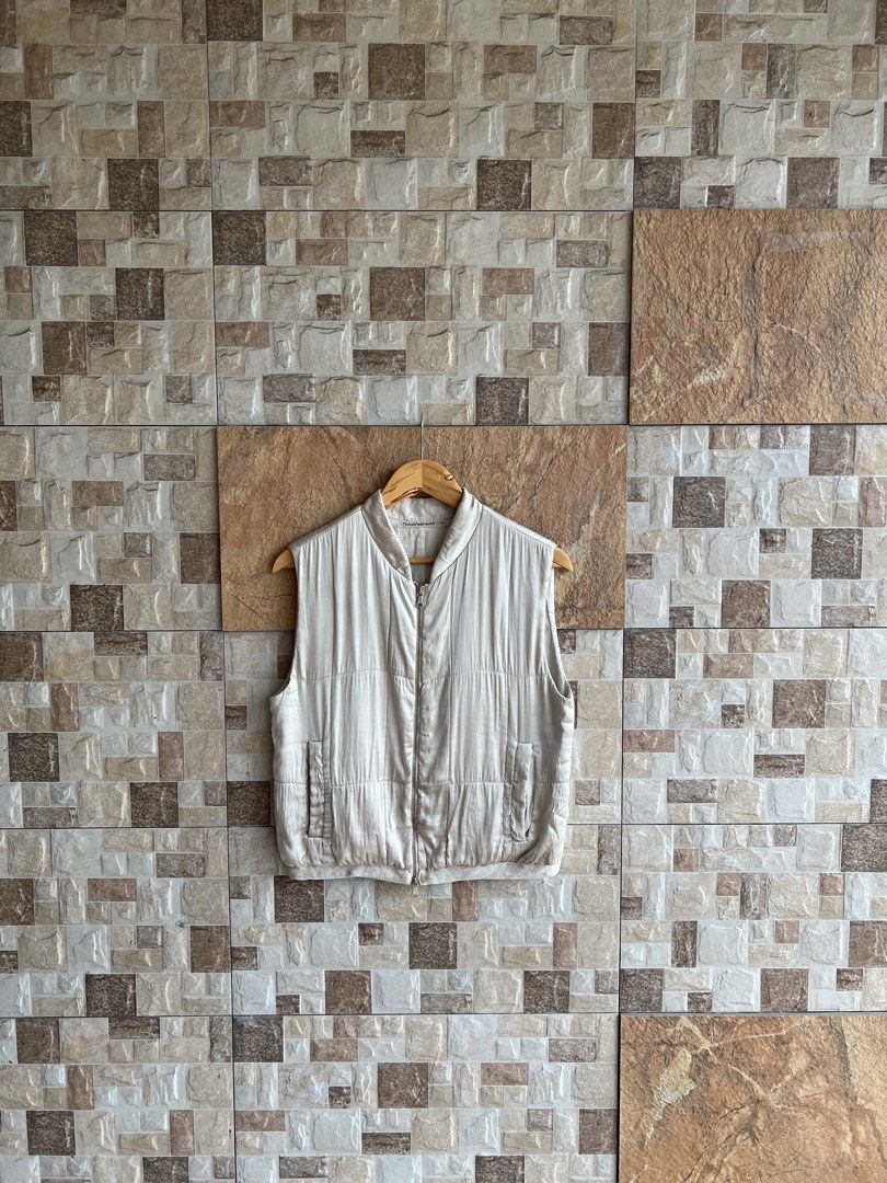 TRANSIT PUR SUCH - QUILTED VEST (Category: Vests) located in Bacolod City. Submitted by timelessbyjosh (Listing ID 1467379175, Image 3). Description: BEST FOR CASUAL & COZY OUTFITS SIZE : 2 ACTUAL COLOR : COLOR RATE : 10 OUT OF 10 CONDITION : NEAR NEW MATERIAL : 95 % SILK , 5 % ELASTANE & 3 % VISCOSE ( BODY ) & 100 % LINEN ( LINING ) MADE IN : ITALY FLAWS : NONE DIMENSIONS LENGTH - 21. 5 WIDTH - 19 MEASUREMENT TAKEN WHILE LAYING FLAT. PLEASE COMP