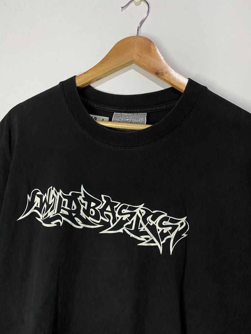 TSHIRT (Category: Tshirts & Polo Shirts ) located in Jaen. Submitted by oshimamark58418 (Listing ID 1467517147, Image 3). Description: - Color: Black - Style: Y2K streetwear graphic tee with bold white graffiti lettering - Details: Features a Cash Money Records hem tag - Size: Tagged 2XL, actual flat lay measurement approx. 21" width x 29" length (fits like Large) - Condition: Good pre-owned vintage condition with nice faded look.