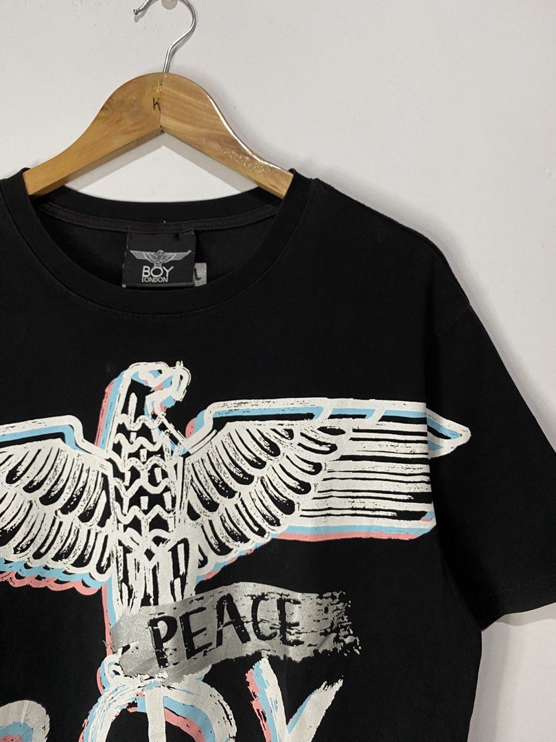 BOYLONDON TSHIRT (Category: Tshirts & Polo Shirts ) located in Jaen. Submitted by oshimamark58418 (Listing ID 1467527642, Image 3). Description: - Brand: Boy London - Style: Peace Boy Graphic T-Shirt - Color: Black with white, pastel blue, and pink graphics - Size: XL - Features: Large eagle print on front, unique white vertical stripe and logo detail on the back - Condition: Excellent pre-owned condition, perfect for streetwear styling.