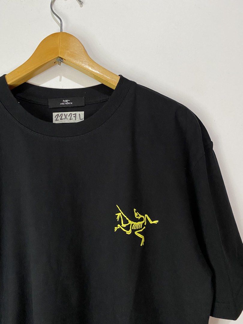 ARCTERYX TSHIRT (Category: Tshirts & Polo Shirts ) located in Jaen. Submitted by oshimamark58418 (Listing ID 1467528265, Image 3). Description: - LEGIT Brand: Arc'teryx - Color: Black with yellow front logo and multicolor back print - Size: L (Measured 22" width x 27" length) - Condition: Good, well-maintained - Style: Casual / Streetwear t-shirt.