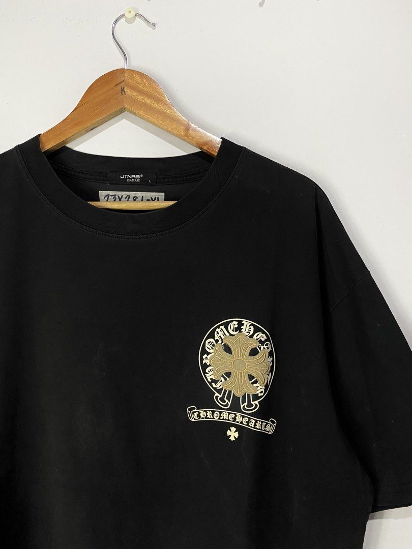 TShirt (Category: Tshirts & Polo Shirts ) located in Jaen. Submitted by oshimamark58418 (Listing ID 1467535566, Image 3). Description: - Color: Black - Style: Streetwear graphic tee with cross logo prints on front and back - Size: L-XL (Tagged size L, measured approx. 23 inches width x 28 inches length) - Condition: Good pre-owned condition - Features: Comfortable fabric, bold design.