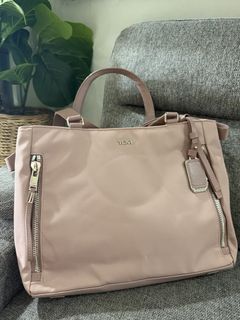 (Category: ) located in . Submitted by glamshoppers101 (Listing ID 1467390941, Image 1). Description: .
