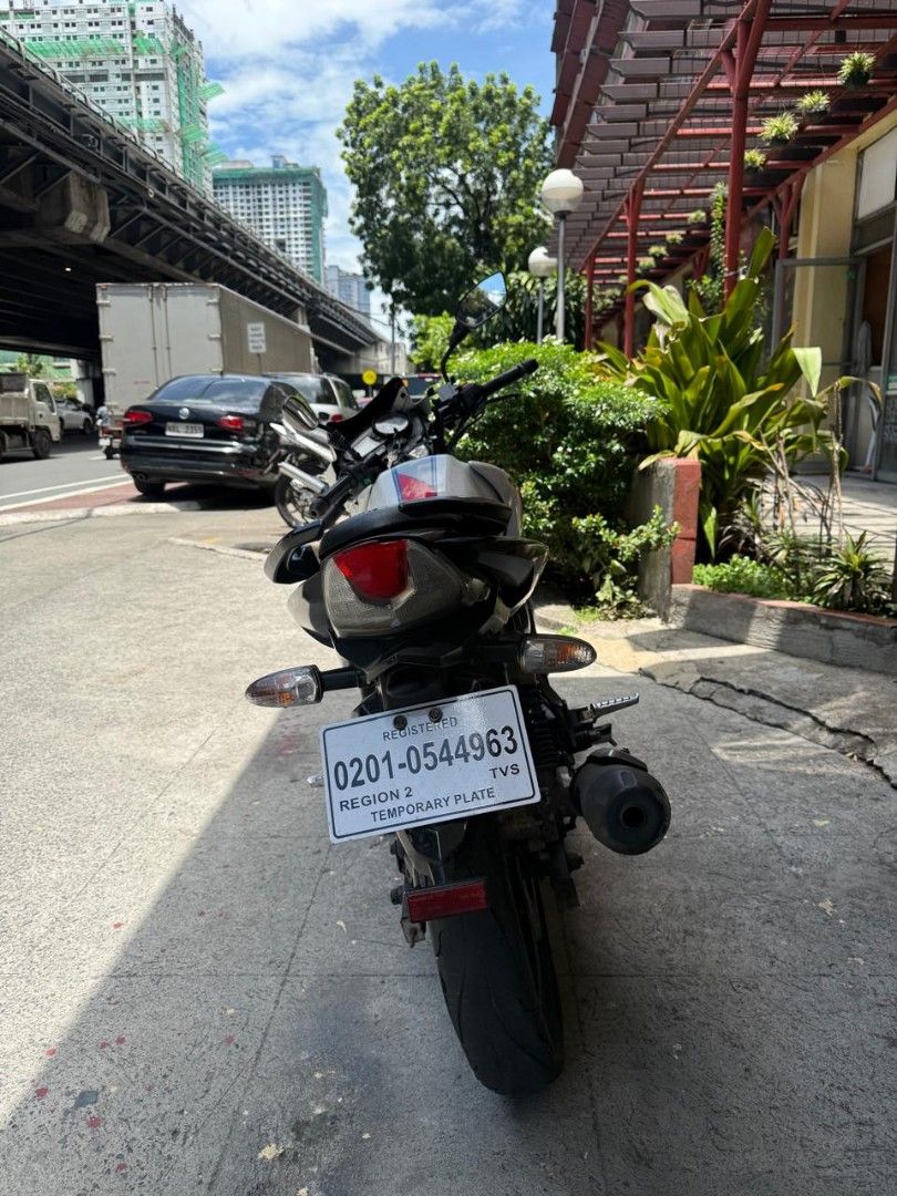 TVS Apache RTR 180 Motorcycle White (Category: Motorbikes for Sale) located in Caloocan City. Submitted by akshaybhow58197 (Listing ID 1467532922, Image 3). Description: ✅ Model: TVS Apache RTR 180 ✅ Price: ₱35,000 ✅ Type: Sport / Street Motorcycle 💥 Sporty and aggressive design 💥 Powerful 180cc engine 💥 Great for daily commuting and long rides 💥 Stylish street-bike look 📍 Location: [Pasay]. Windscreen and mirrors intact. Daily runner, handl